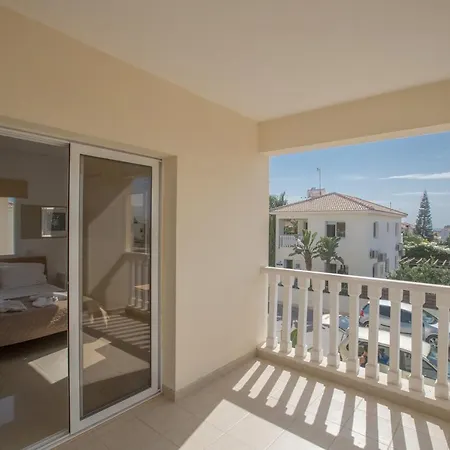 Hara Nissi Villas *
